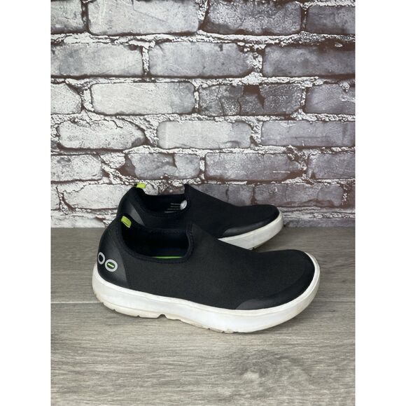 OOFOS OOmg eeZee Black White Slip On Recovery Shoes Canvas Women Sz 8.5M US/39.5 - Picture 3 of 16